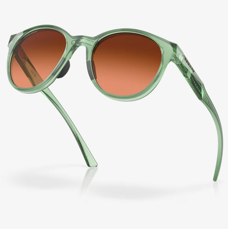 Load image into Gallery viewer, 0OO9474-1352 Oakley Spindrift Sunglasses Transparent Jade Frame with PRIZM Brown Gradient Lens
