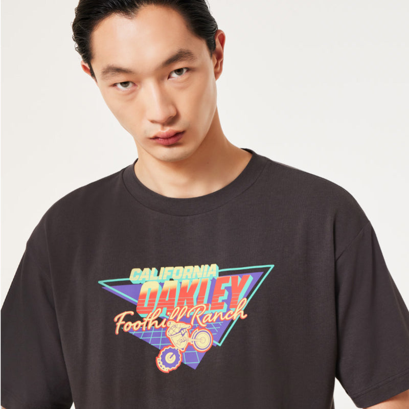 Load image into Gallery viewer, OAKLEY Retro 8-Bit Tee Shadow Black 3
