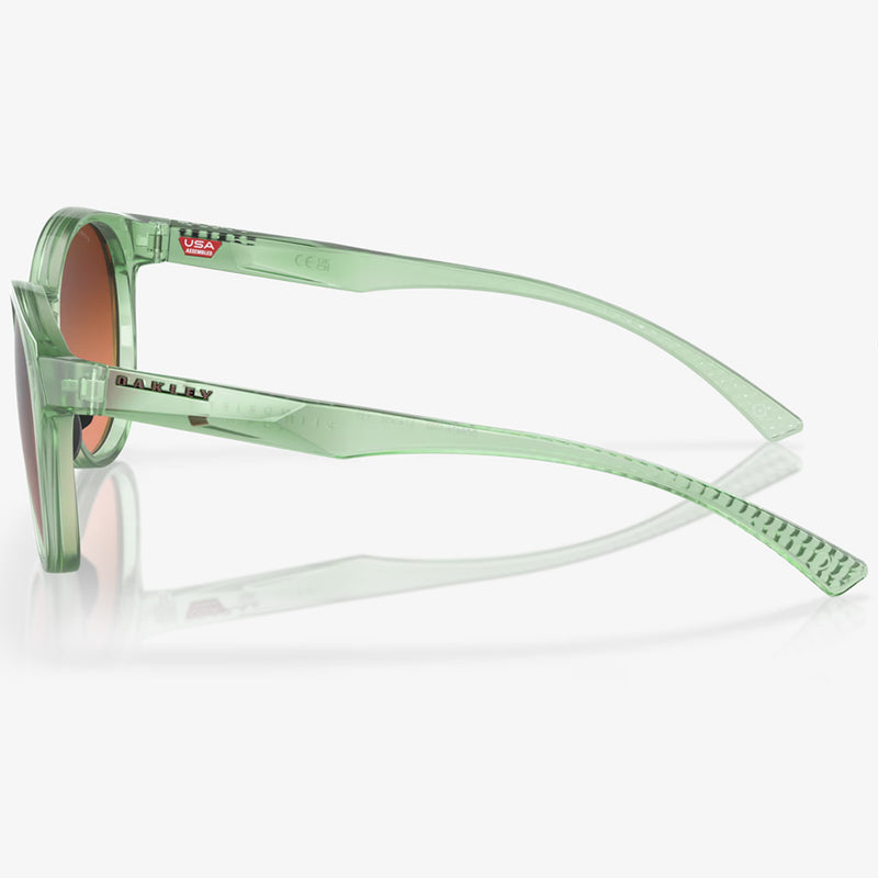 Load image into Gallery viewer, 0OO9474-1352 Oakley Spindrift Sunglasses Transparent Jade Frame with PRIZM Brown Gradient Lens
