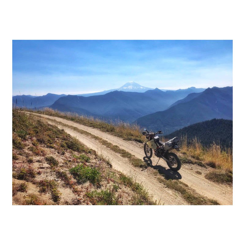 Load image into Gallery viewer, Giant Loop Buckin&#39; Roll Tank Bag - Grey
