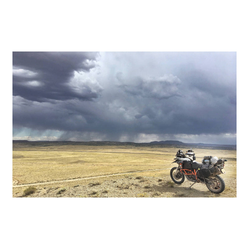 Load image into Gallery viewer, Giant Loop Diablo Tank Bag - Black
