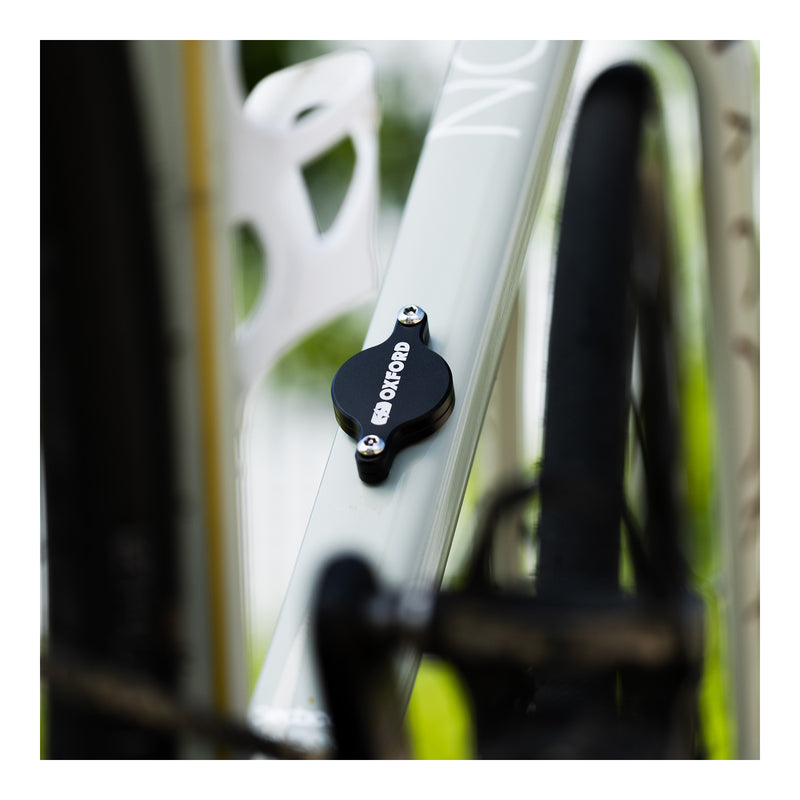 Load image into Gallery viewer, Oxford Bottle Boss Tag Mount
