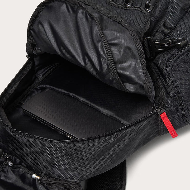 Load image into Gallery viewer, Oakley Bathroom Sink RC Backpack - Blackout
