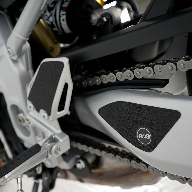 Load image into Gallery viewer, R&amp;G Boot Guard Kit Yamaha XSR900 GP &#39;24-
